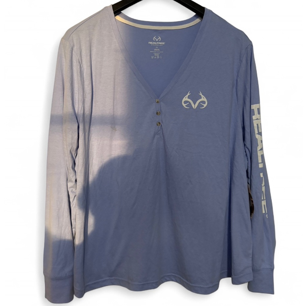 Realtree Women’s Blue Long Sleeve Tee